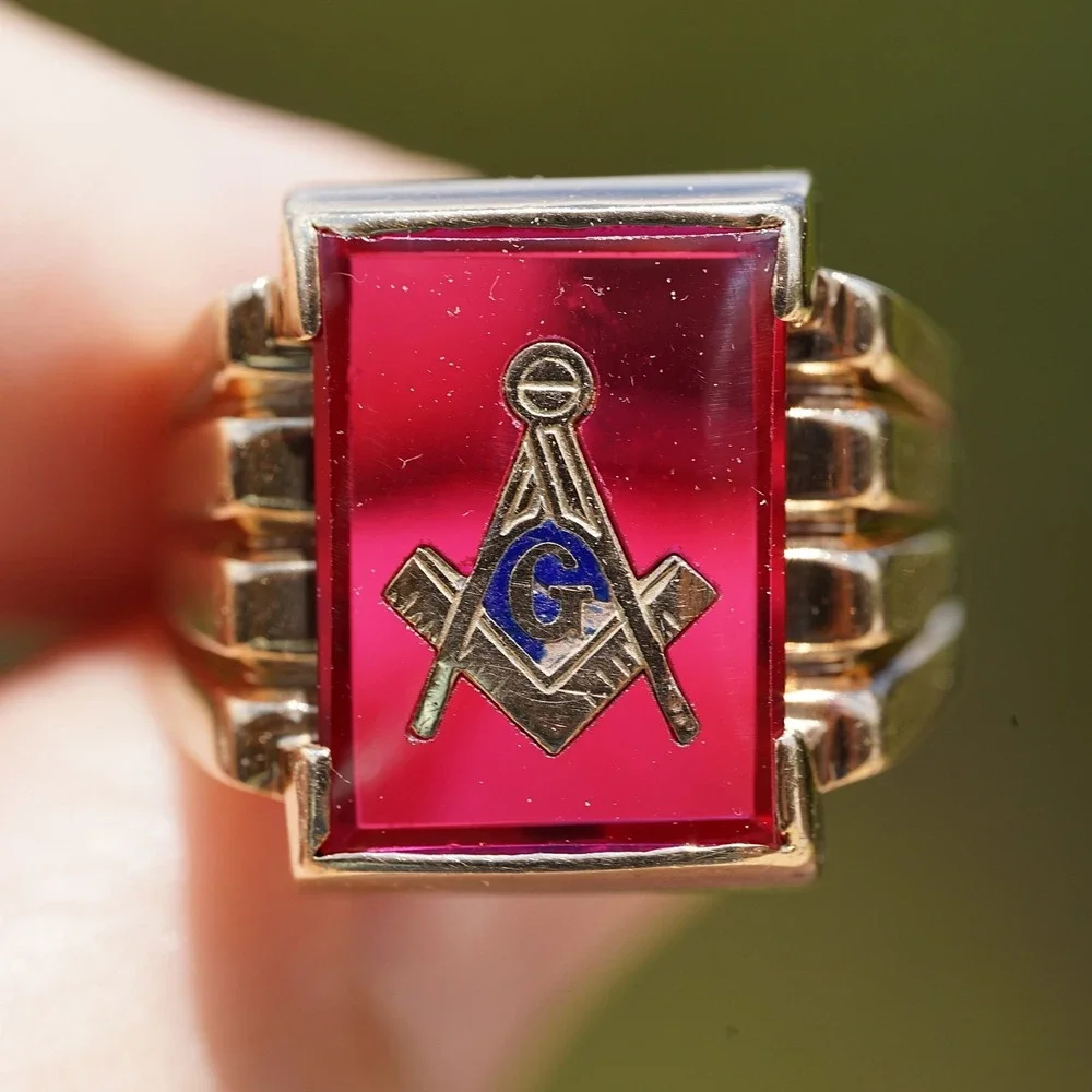 Men's Vintage 10k Solid Yellow Gold Man‎ Made Ruby Masonic Ring - Size 7 7.49g